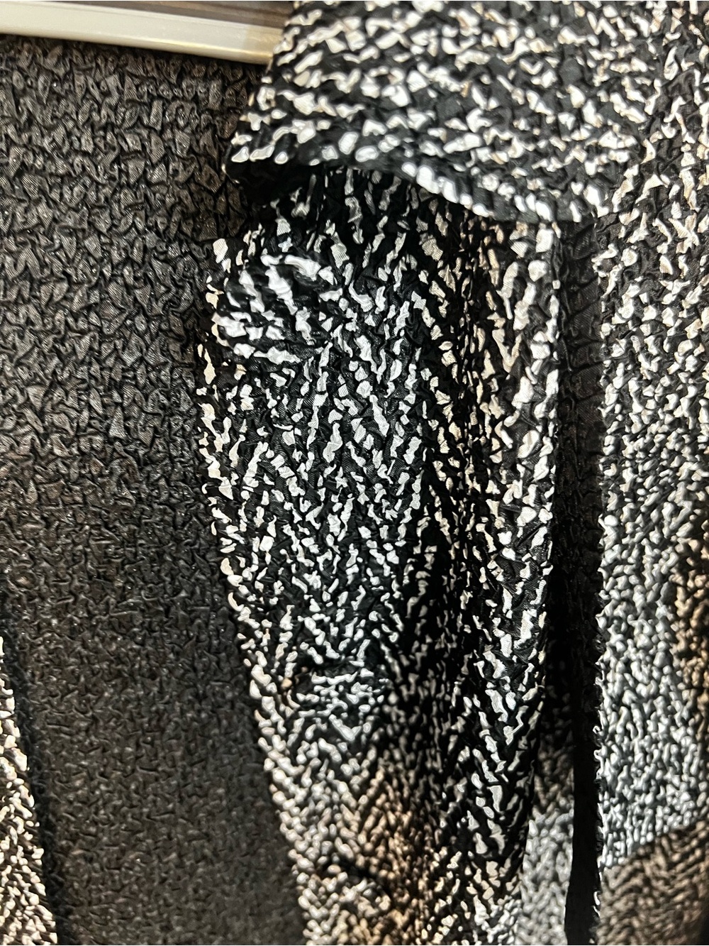 Chico's Design Black & White Coat
Dress Size 2 Stretch Crinkle lightweight - Picture 6 of 14